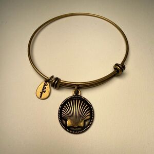 Bella Ryann Sea Shell Vintage Charm Bangle Bracelet